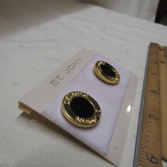 st john post earrings - Picture 1 of 4